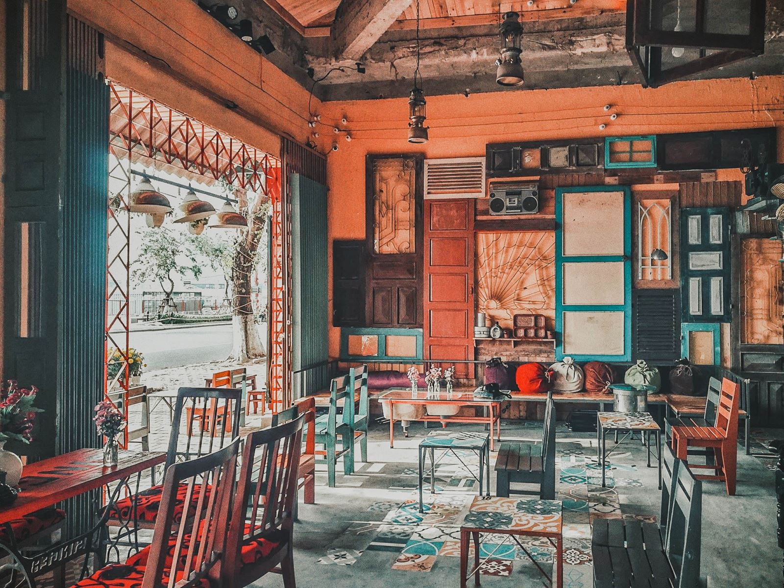 Bật mí những ý tưởng thiết kế quán cafe phong cách vintage chinh phục mọi  khách hàng  Quancafedep